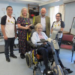 Fundraising Friends buy equipment for patients